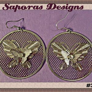 Silver Tone Dangle Round Circle Earring With Butterfly Design & Clear Crystal